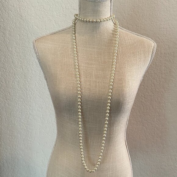 Vintage Long String of Glass Pearls - Picture 3 of 7